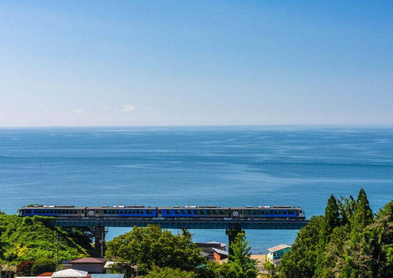 海に一番近い鉄道　－五能線　青森県－