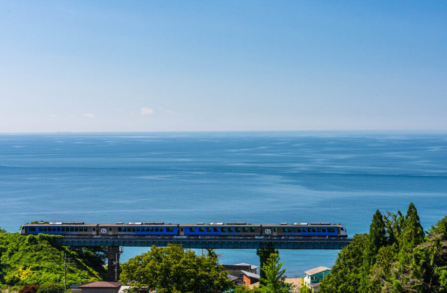 海に一番近い鉄道　－五能線　青森県－